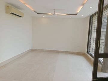 Room in 3 BHK Builder Floor at Greater Kailash I – for Rent