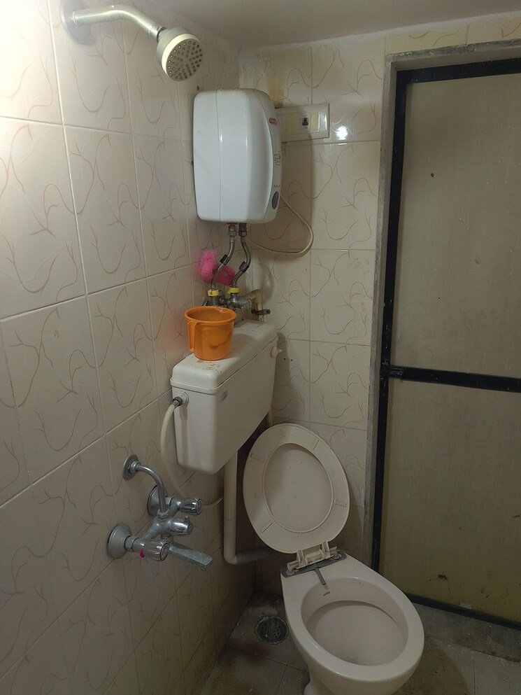 Bathroom, vastu-anand-apartment 1 Bedroom 650 Sq.Ft. Apartment In Kalwa Thane 9313041