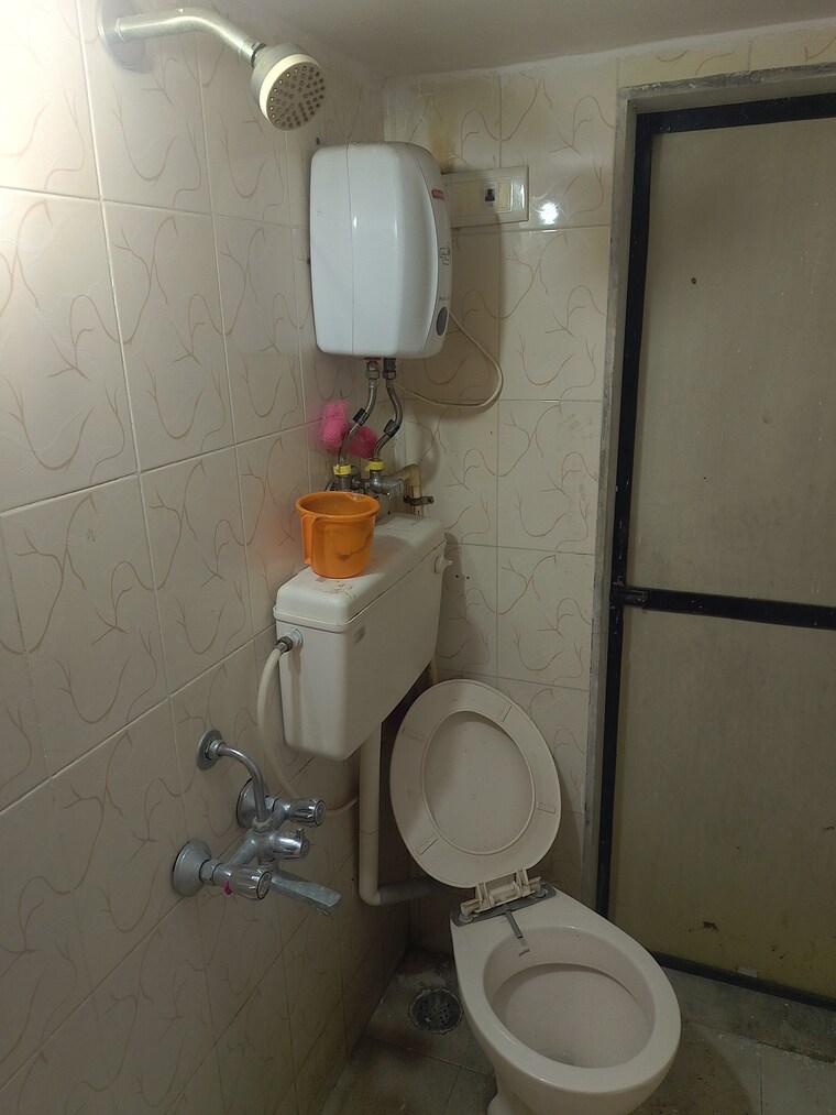Bathroom, vastu-anand-apartment 1 Bedroom 650 Sq.Ft. Apartment In Kalwa Thane 9313041