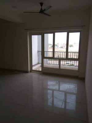 Room in 3 BHK Apartment at Amrapali Terrace Homes, Tech Zone 4 Greater Noida – for Rent