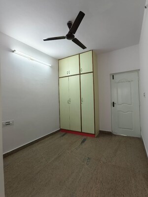 Room in 2 BHK Builder Floor at Hsr Layout – for Rent