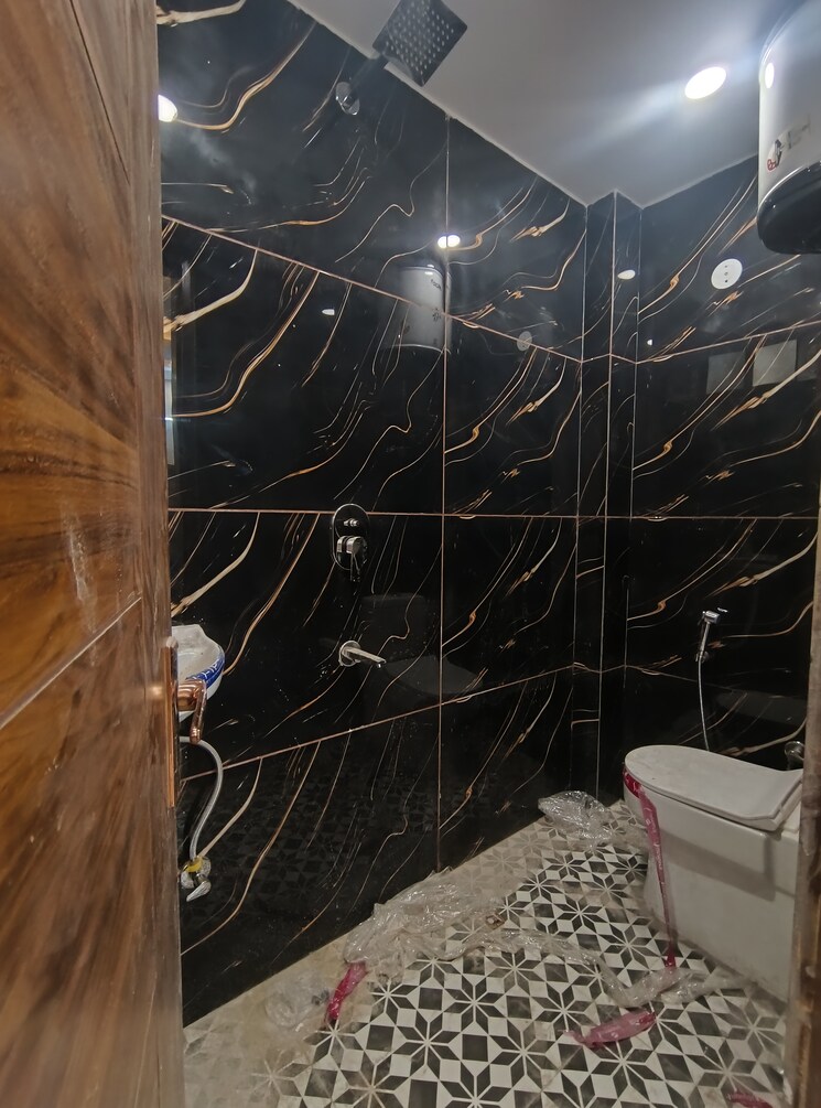 Bathroom, govindpuri 2 Bedroom 700 Sq.Ft. Builder Floor In Govindpuri Delhi 9313091