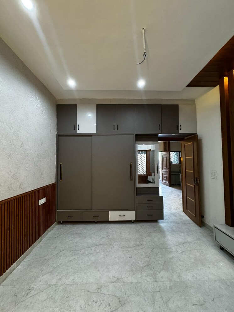 Room, sector 78 4 Bedroom 1800 Sq.Ft. Apartment In Sector 78 Mohali 9313107