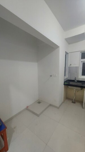 Room in 2 BHK Apartment at Alliance Fortuna Blue, Lower Parel – for Rent