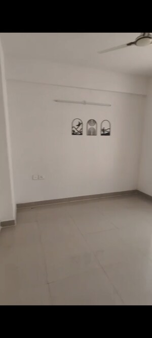 2 BHK Apartment For Rent in Zara Rossa, Sector 112