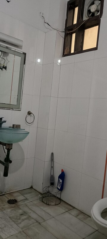 Attached Bathroom in 3 BHK Villa at Sector 48 – for Rent