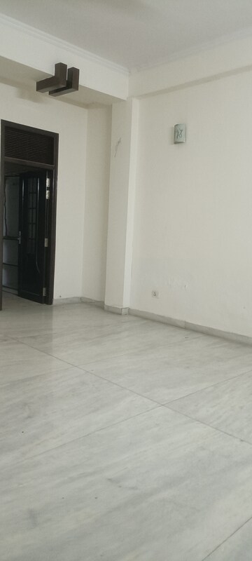 Room in 3 BHK Villa at Sector 48 – for Rent