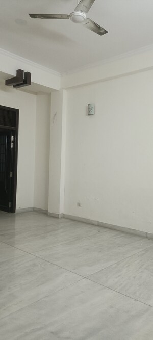 Room in 3 BHK Villa at Sector 48 – for Rent
