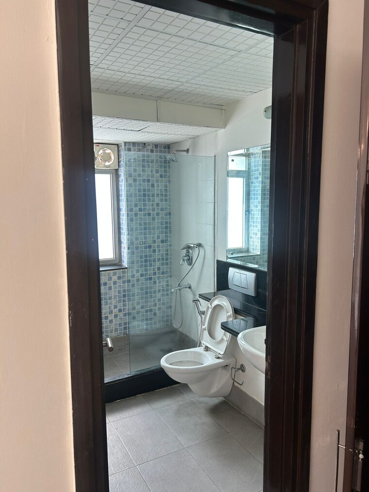 Bathroom, parsvnath-exotica 3.5 Bedroom 2645 Sq.Ft. Apartment In Sector 53 Gurgaon 9313194