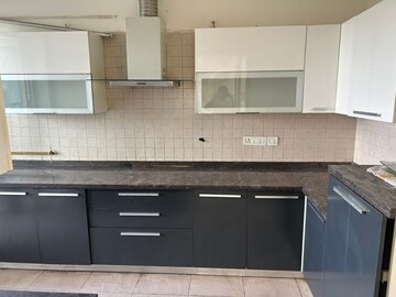 Kitchen in 3.5 BHK Apartment at Parsvnath Exotica, Sector 53 – for Rent