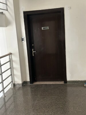 Building Lobby in 3.5 BHK Apartment at Parsvnath Exotica, Sector 53 – for Rent