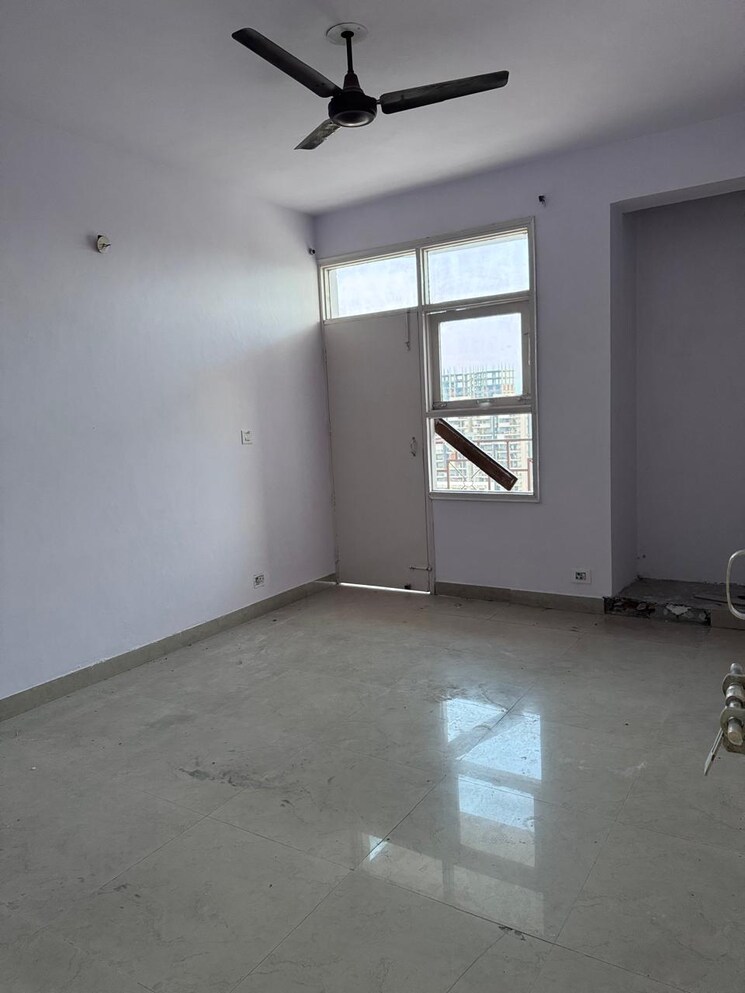 Room, srs-residency 3 Bedroom 1557 Sq.Ft. Apartment In Sector 88 Faridabad 9313252