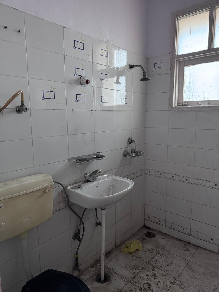 Bathroom, srs-residency 3 Bedroom 1557 Sq.Ft. Apartment In Sector 88 Faridabad 9313252