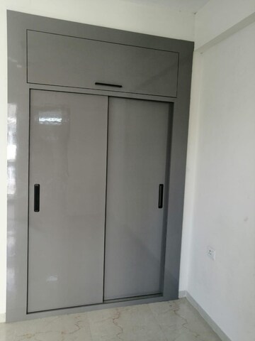 Furnished Amenities in 2.5 BHK Builder Floor at Smart World Gems, Sector 89 – for Rent