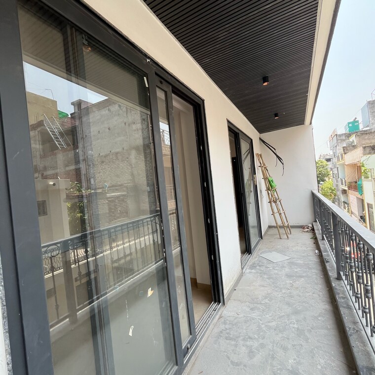 Balcony, chattarpur 4 Bedroom 2022 Sq.Ft. Builder Floor In Chattarpur Delhi 9313389