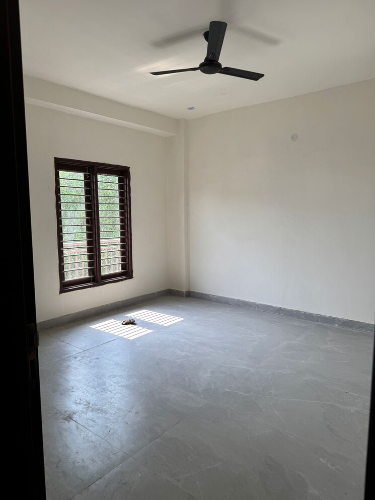 Room, sector 89 3 Bedroom 260 Sq.Yd. Builder Floor In Sector 89 Faridabad 9313245