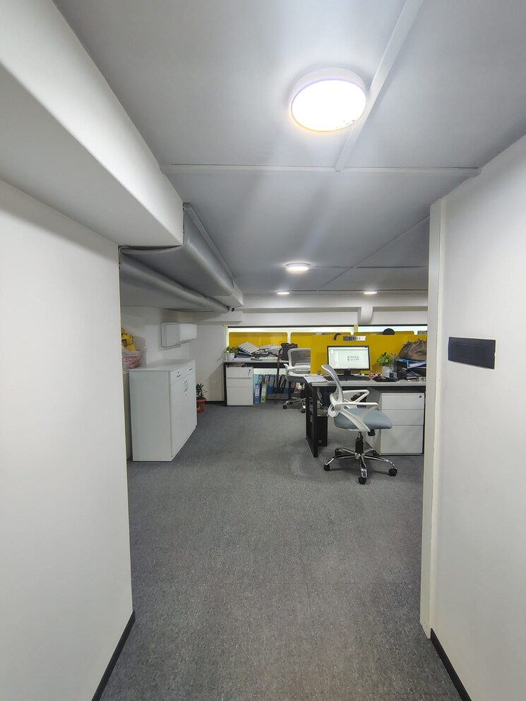  Parking, parinee-i Commercial Office Space 5500 Sq.Ft. In Andheri West Mumbai 9313193
