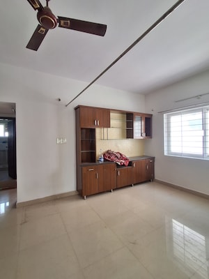 Room in 3 BHK Apartment at Kondapur – for Rent