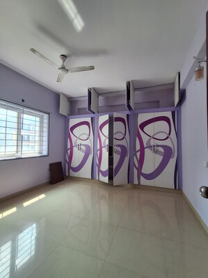 Room in 3 BHK Apartment at Kondapur – for Rent