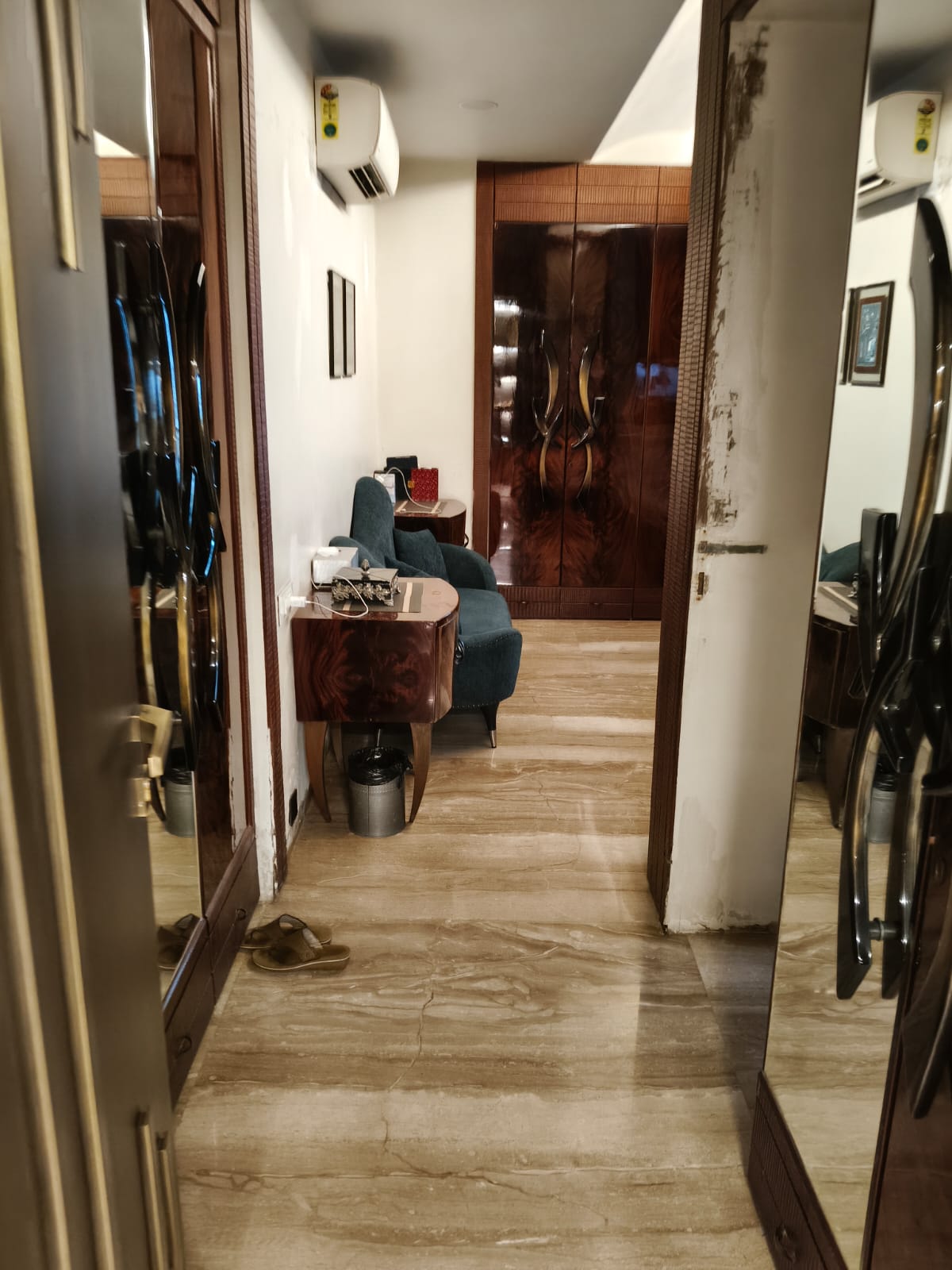 4 BHK 2800 Sq.Ft. Apartment in Oberoi Sky Gardens