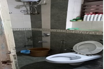 Bathroom in 2 BHK Apartment at Kukreja Sai Deep, Chembur – for Sale