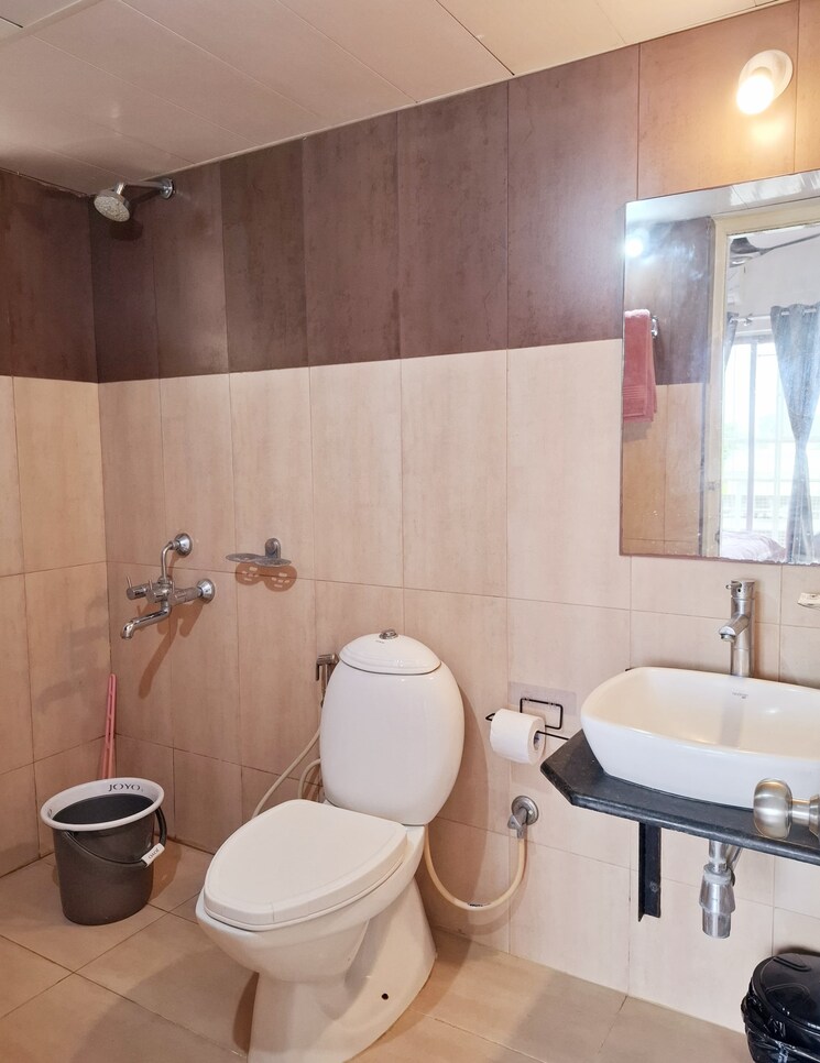 Bathroom, nitesh-columbus-square 3 Bedroom 1653 Sq.Ft. Apartment In Bellary Road Bangalore 9313357