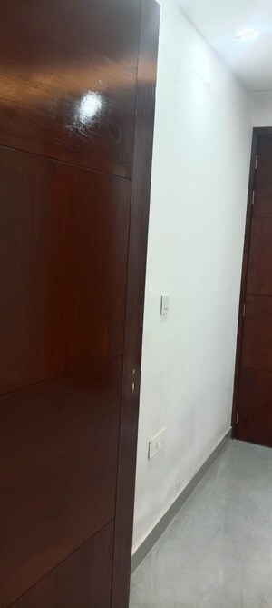 Building Lobby in 3 BHK Builder Floor at Rps Palms, Sector 88 – for Sale