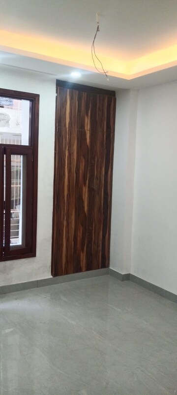 Building Lobby in 3 BHK Builder Floor at Rps Palms, Sector 88 – for Sale