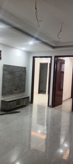 Building Lobby in 3 BHK Builder Floor at Rps Palms, Sector 88 – for Sale