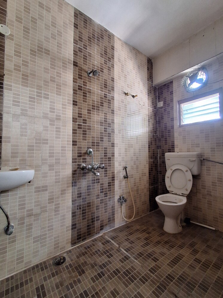 Bathroom, kondapur 3 Bedroom 1600 Sq.Ft. Apartment In Kondapur Hyderabad 9313621