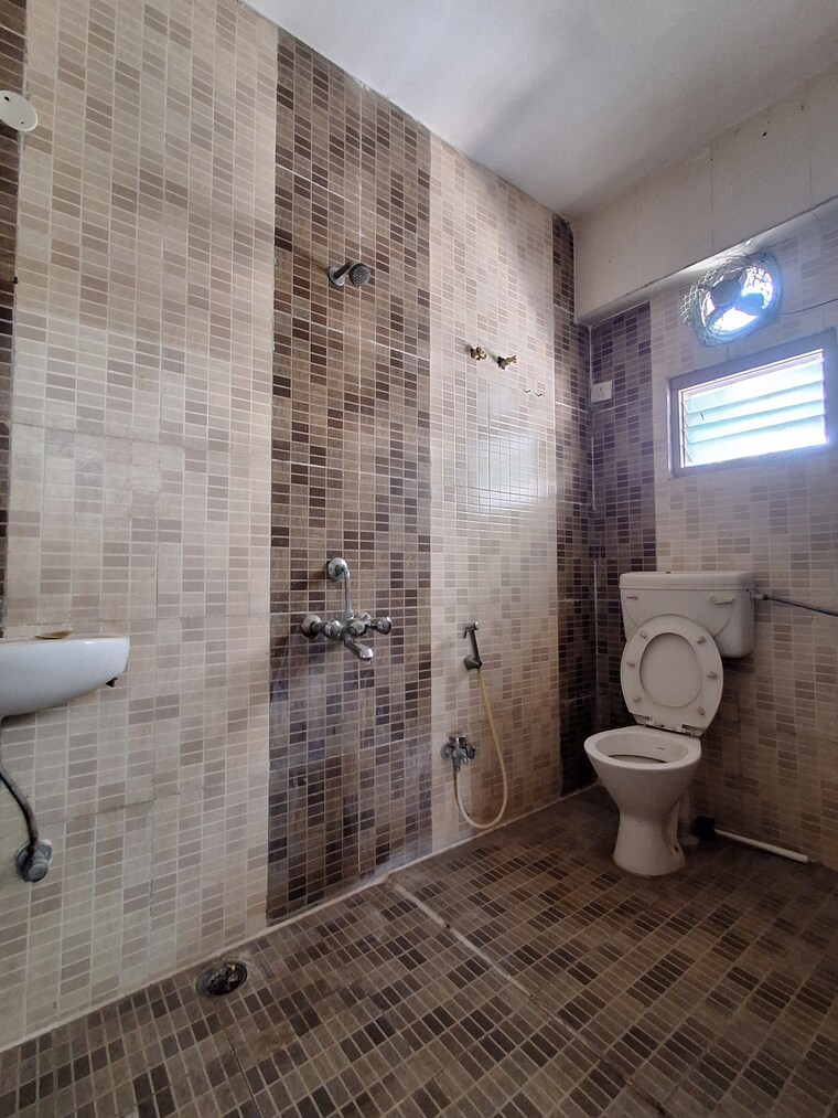 Bathroom, kondapur 3 Bedroom 1600 Sq.Ft. Apartment In Kondapur Hyderabad 9313621
