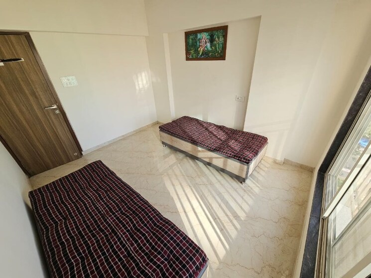 Room, mayur-pankh-chs Pg For Boys & Girls In Borivali East 9313299