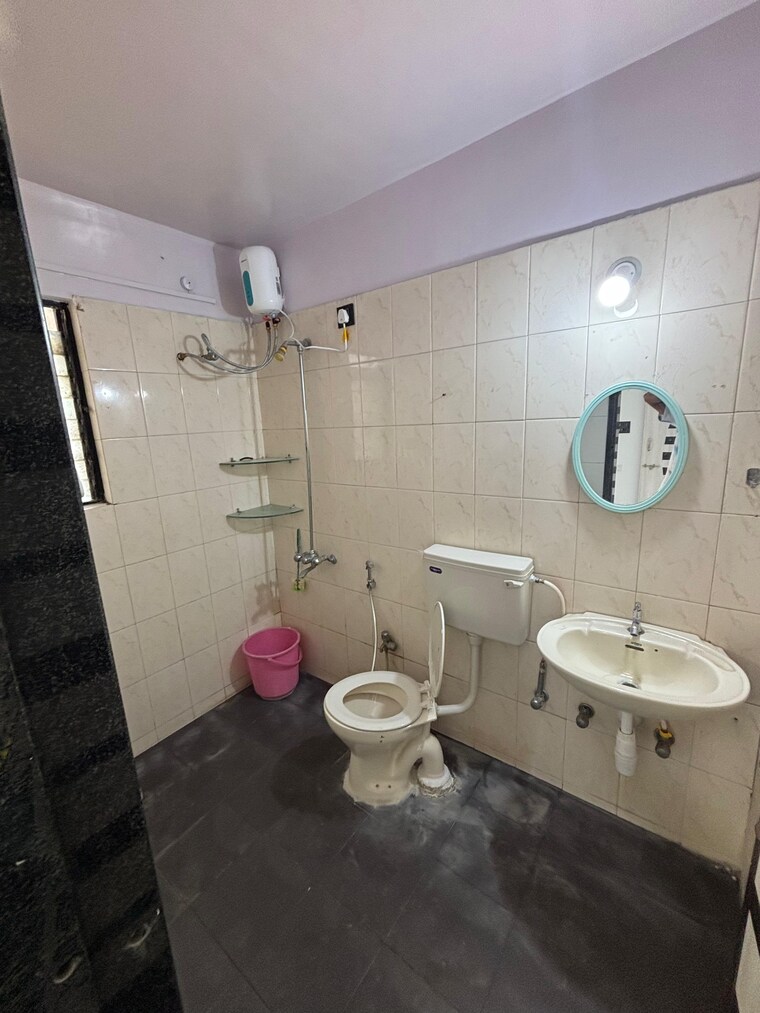 Bathroom, sector 16c greater noida 2 Bedroom 960 Sq.Ft. Builder Floor In Sector 16c Greater Noida Greater Noida 9313415