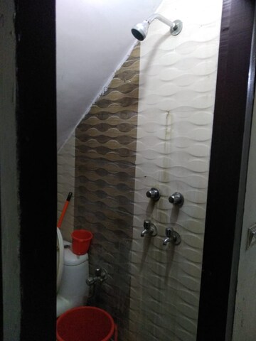 Bathroom in 1 RK Builder Floor at Lajpat Nagar 4 – for Rent