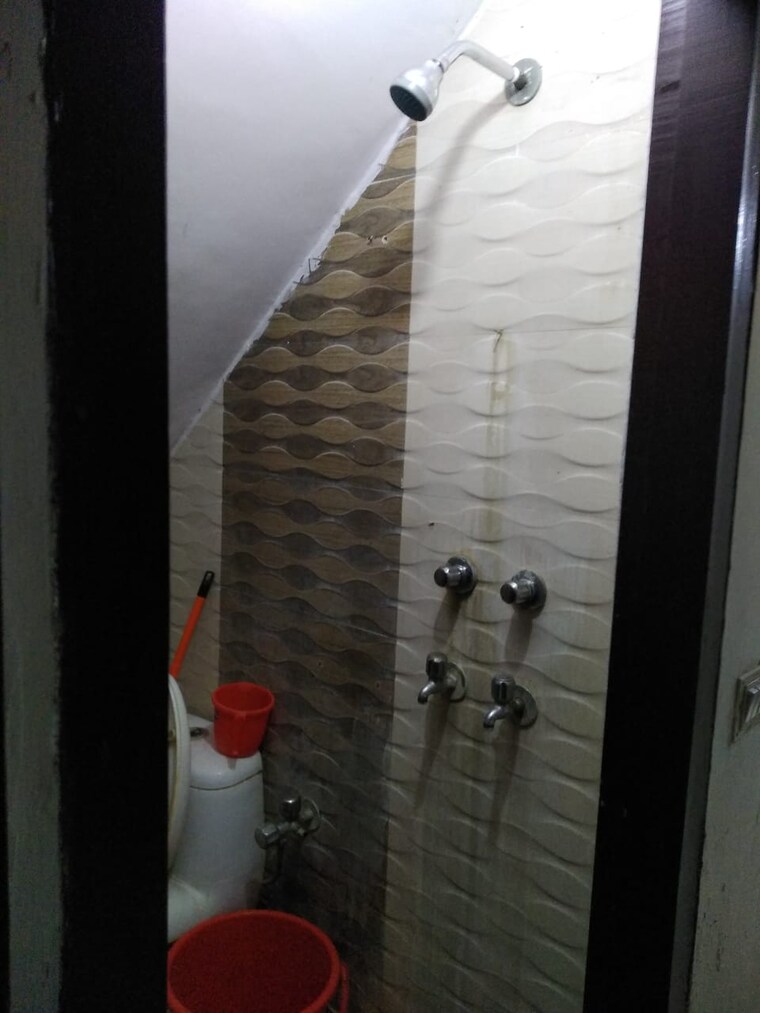 Bathroom, lajpat nagar 4 1 RK 311 Sq.Ft. Builder Floor In Lajpat Nagar 4 Delhi 9313436
