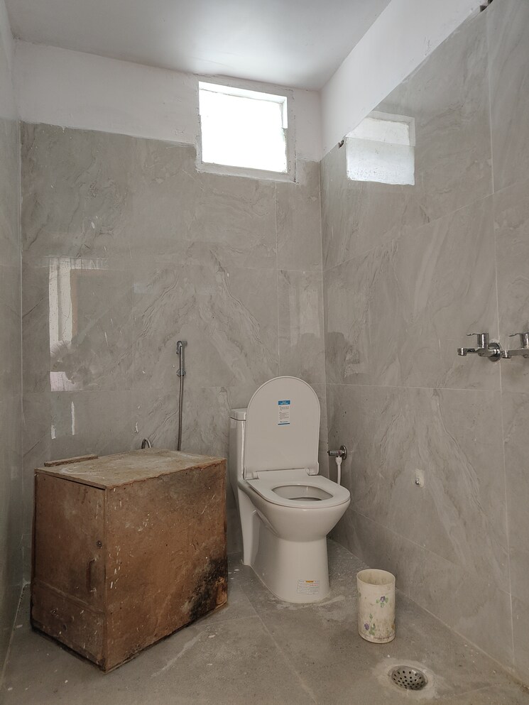 Bathroom, beyond-deccan 2 Bedroom 1150 Sq.Ft. Apartment In S D Road Hyderabad 9313450