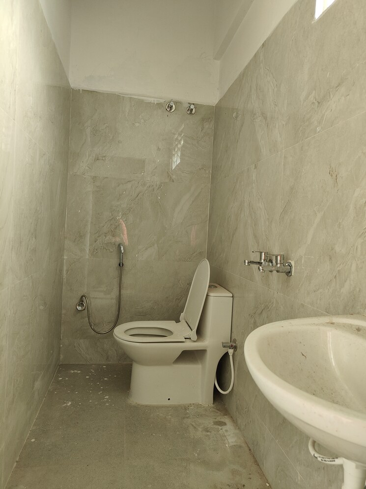 Bathroom, beyond-deccan 2 Bedroom 1150 Sq.Ft. Apartment In S D Road Hyderabad 9313450