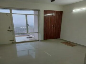 Room in 2 BHK Apartment at Suncity Avenue 102, Sector 102 – for Rent