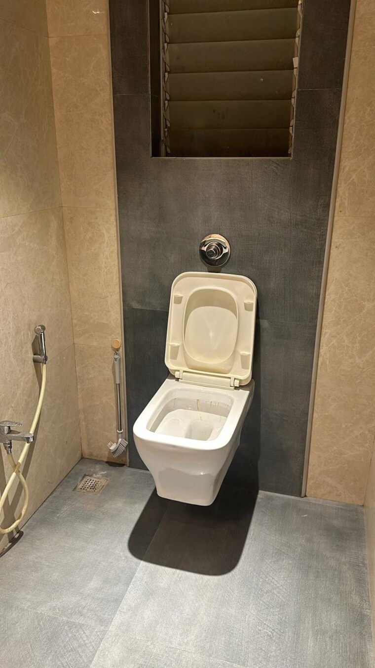 Bathroom, balaji-delta-central 3 Bedroom 2000 Sq.Ft. Apartment In Kharghar Navi Mumbai 9313664