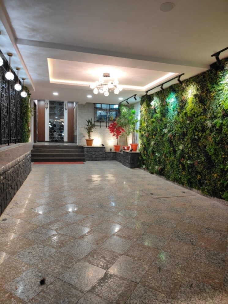  Parking, star-premiere 1 Bedroom 700 Sq.Ft. Apartment In Kurla Mumbai 9313665