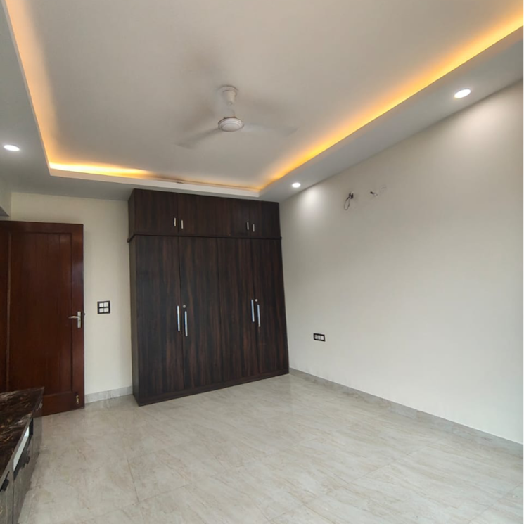 Room, sas-tower 3 Bedroom 2484 Sq.Ft. Builder Floor In Medi City Gurgaon 9313656