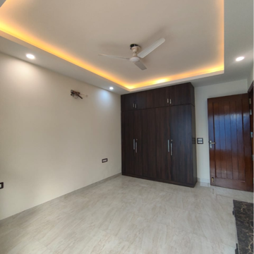 Room in 3 BHK Builder Floor at SAS Tower, Medi City – for Rent