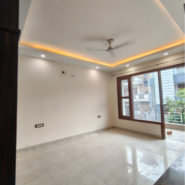 Room in 3 BHK Builder Floor at SAS Tower, Medi City – for Rent
