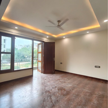 Room in 3 BHK Builder Floor at SAS Tower, Medi City – for Rent