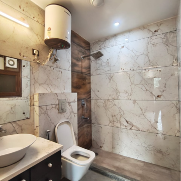 Bathroom in 3 BHK Builder Floor at SAS Tower, Medi City – for Rent
