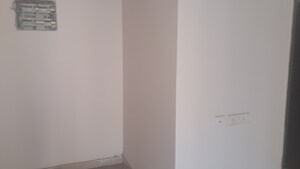 Room in 2.5 BHK Apartment at Amrapali Princely Estate, Sector 76 – for Sale