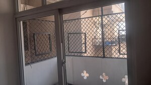 Room in 2.5 BHK Apartment at Amrapali Princely Estate, Sector 76 – for Sale