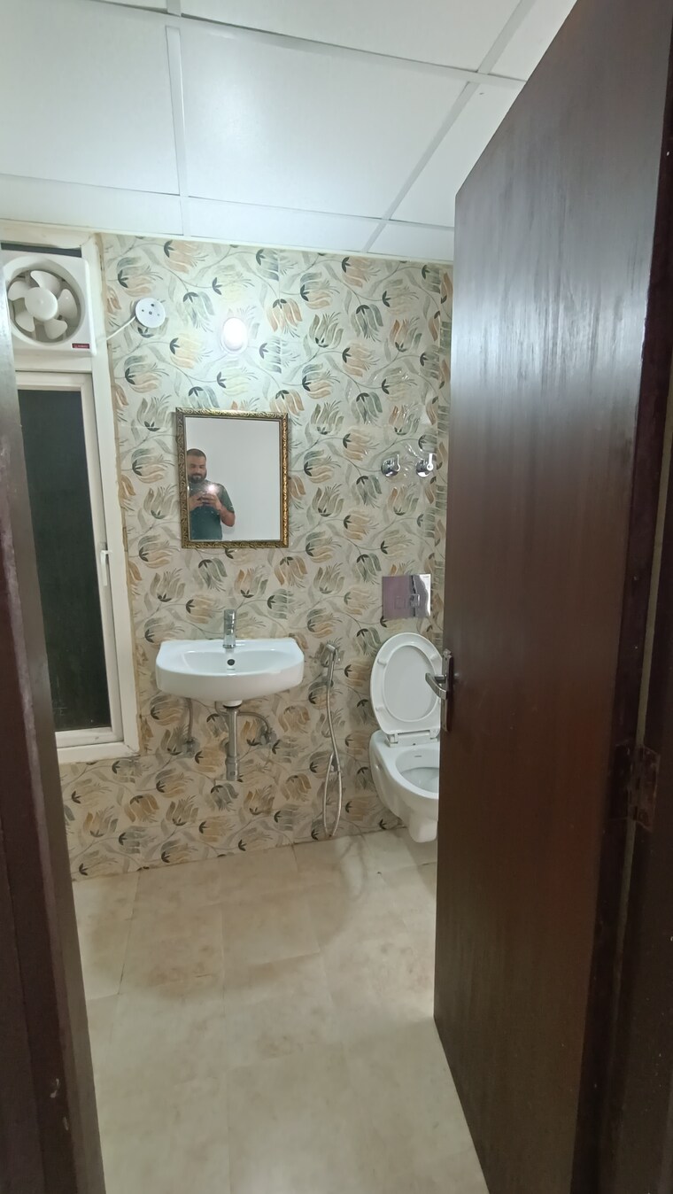Bathroom, supertech-the-romano 2 Bedroom 1020 Sq.Ft. Apartment In Sector 118 Noida 9313683