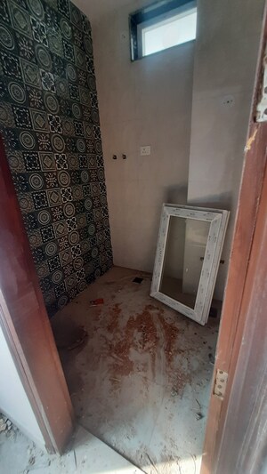 Furnished Amenities in 2 BHK Builder Floor at Mayur Vihar 1 – for Rent