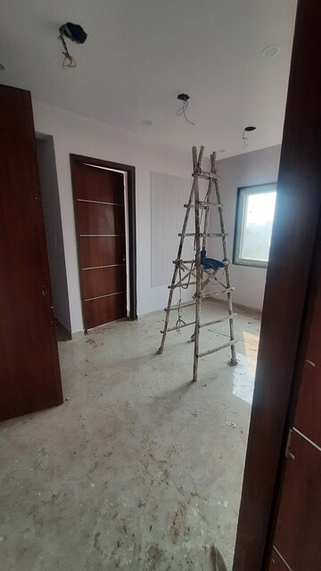 Furnished Amenities in 2 BHK Builder Floor at Mayur Vihar Phase 1 – for Rent